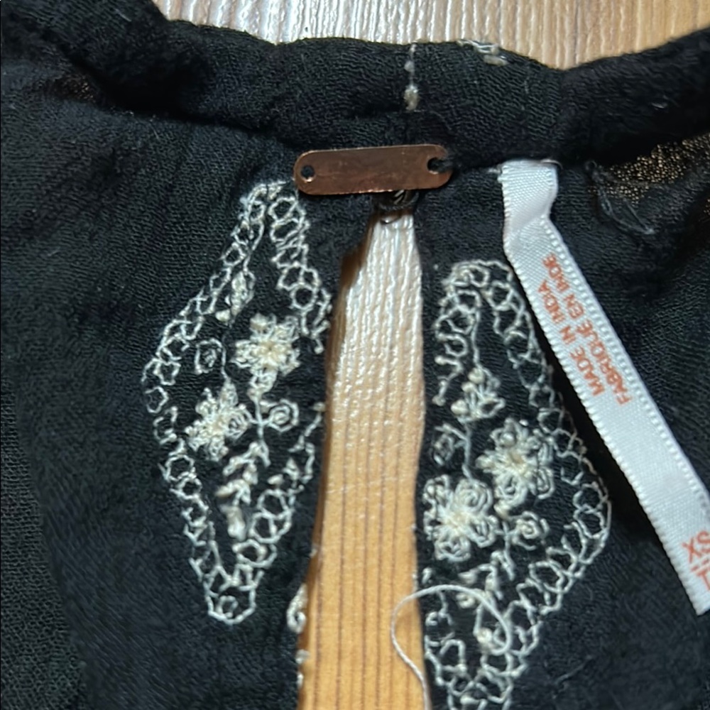 Free People top size xs Black Long Sleeve Boho - Picture 2 of 7
